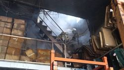 آتش‌سوزی یک کارگاه تولیدی در تهران ۳ مصدوم داشت