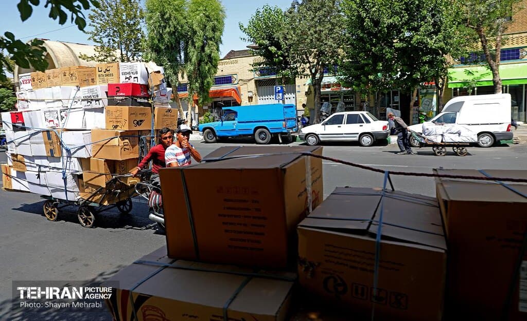 حمل‌بار در خیابان‌های تهران