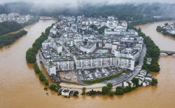 آوارگی صدها هزار نفر در چین در پی وقوع سیلاب