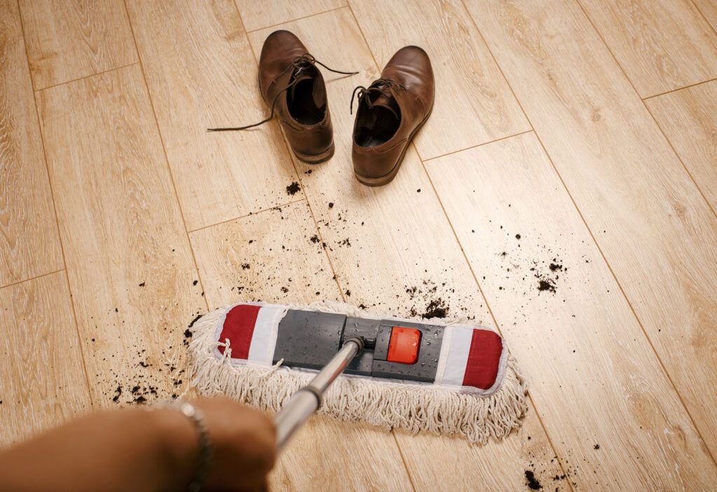 اگر با کفش داخل خانه می‌شوید بخوانید