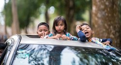 هشدار نسبت به خطر پرتاب شدن کودکان از سانروف خودرو