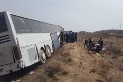 وقوع حادثه برای اتوبوس زائران عراقی در سبزوار   ۱۱ نفر مصدوم شدند