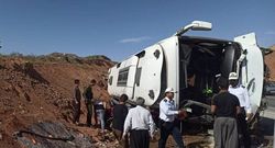 انحراف اتوبوس حامل زائران عتبات عالیات در مهران هشت مصدوم برجا گذاشت