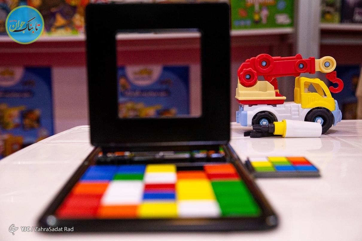 اسباب بازیهای پلاستیکی قدیمی منبع سموم خطرناک اسباب بازیهای پلاستیکی قدیمی منبع سموم خطرناک