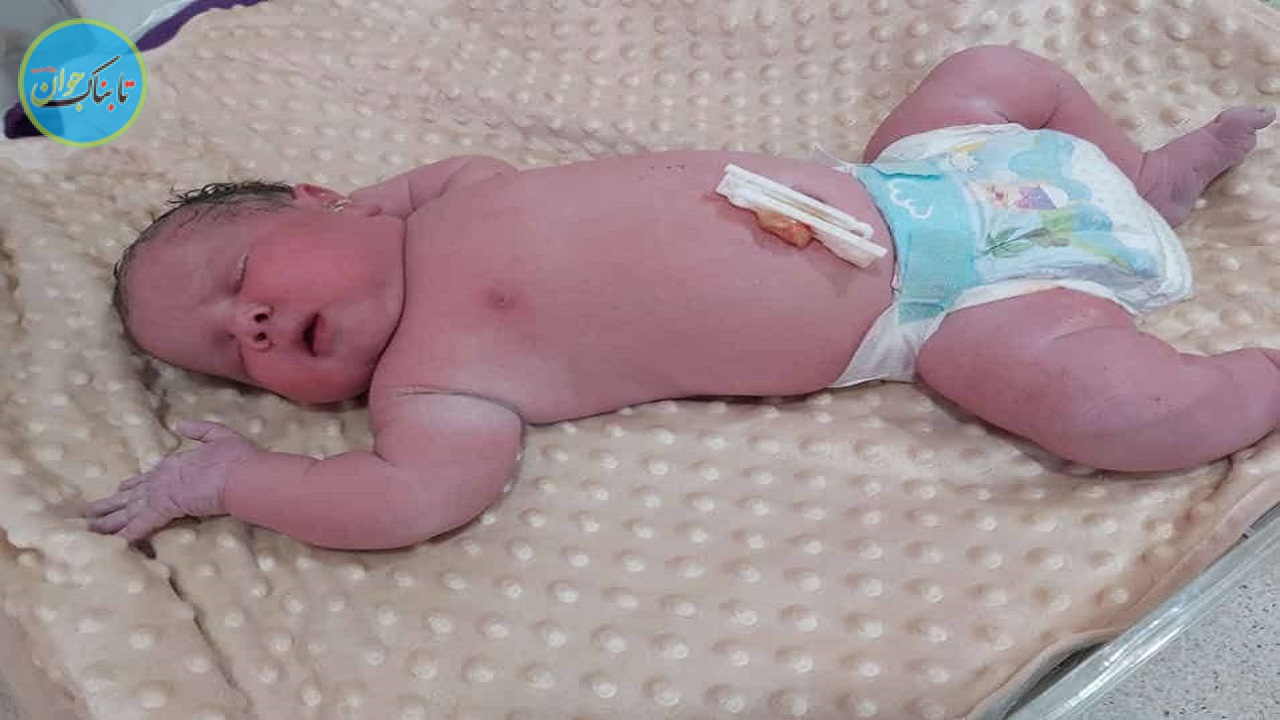 نوزادی با وزن پنج کیلو و ۵۰۰ گرم در اردکان متولد شد