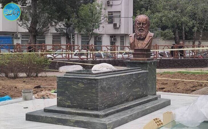 اولین عکس از آرامگاه «ابتهاج» پس از نصب تندیس و سنگ قبر
