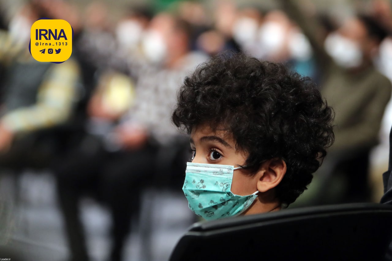 کودک معروف حادثه شاهچراغ در بیت رهبری