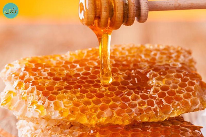 ۴ روش خانگی برای درمان خشکی لب در پاییز