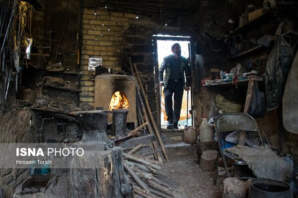 کاوه آهنگر کیست؟