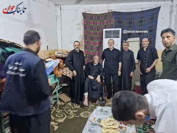 علی لاریجانی در موکب تصویری از علی لاریجانی در یکی موکبهای عراقی