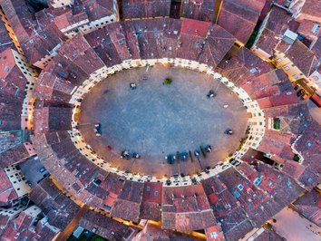 شهری در ایتالیا در دوران قرنطینه ناشی از کرونا
